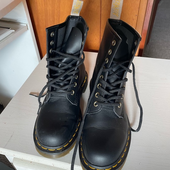 Dr. Martens - Picture 4 of 6